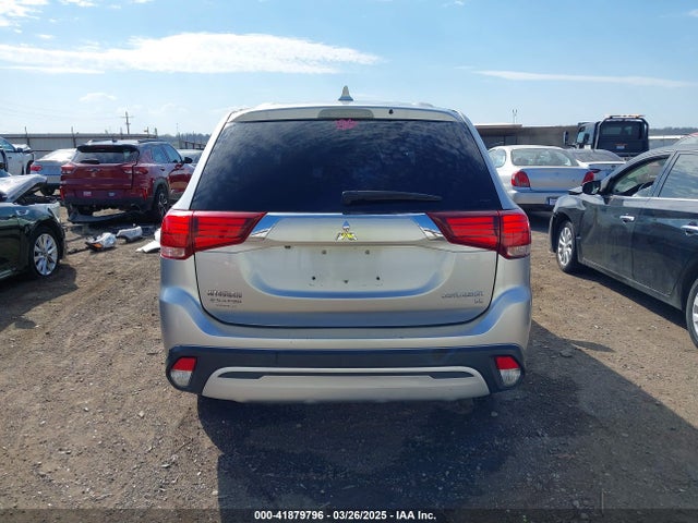 JA4AZ3A32KZ042649 Mitsubishi Outlander Se