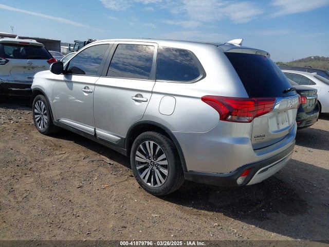 JA4AZ3A32KZ042649 Mitsubishi Outlander Se