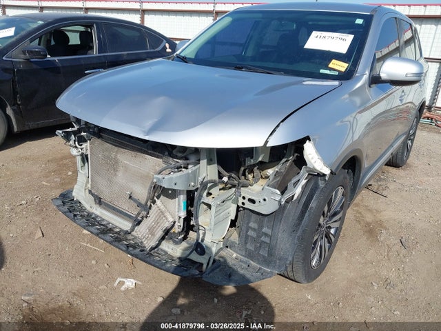 JA4AZ3A32KZ042649 Mitsubishi Outlander Se