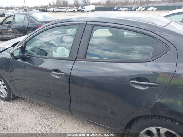 3MYDLBYV3HY180033 Toyota YARIS IA