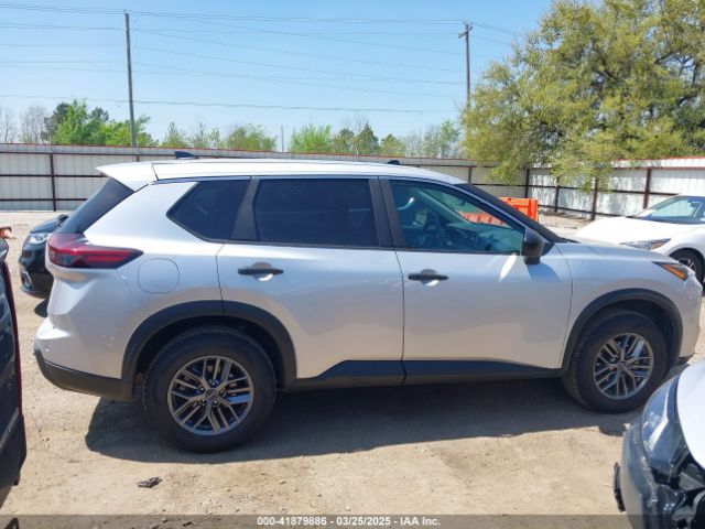 5N1BT3AA4RC674720 Nissan Rogue S Fwd