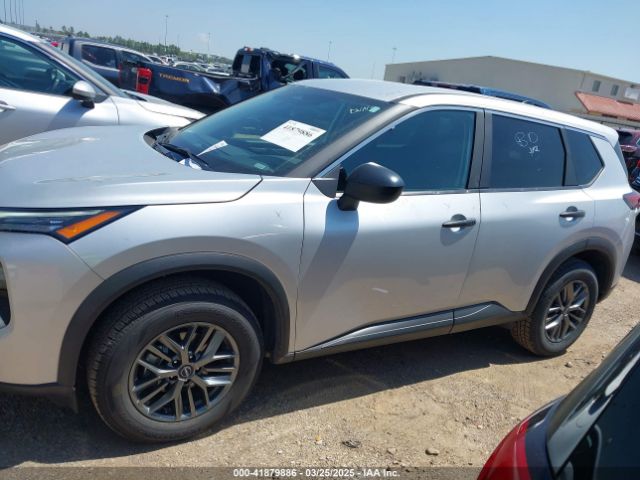 5N1BT3AA4RC674720 Nissan Rogue S Fwd
