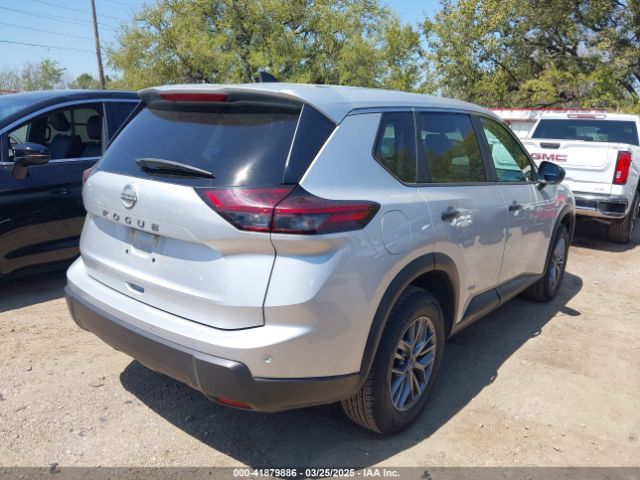 5N1BT3AA4RC674720 Nissan Rogue S Fwd