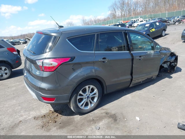 1FMCU9GD5HUC17297 Ford ESCAPE SE