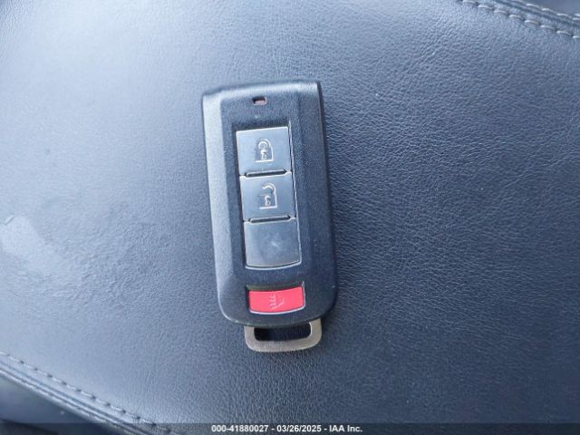 JA4AD3A38KZ018323 Mitsubishi Outlander Se