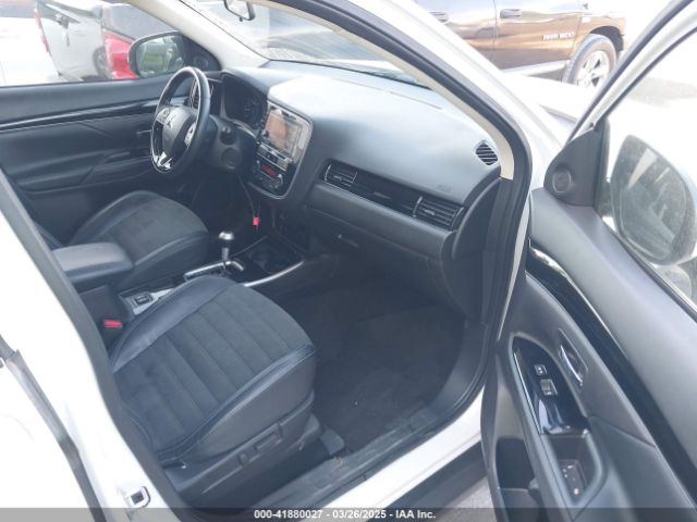 JA4AD3A38KZ018323 Mitsubishi Outlander Se