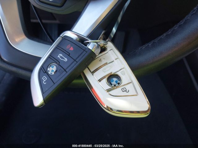 WBA5R1C5XKAJ99366 BMW 330I