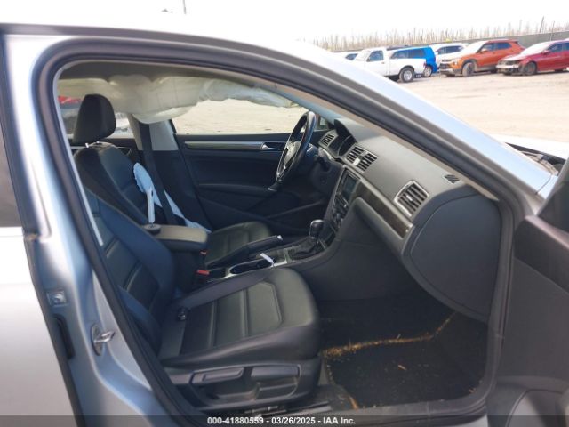 1VWBA7A33JC052324 Volkswagen Passat 2.0t Se