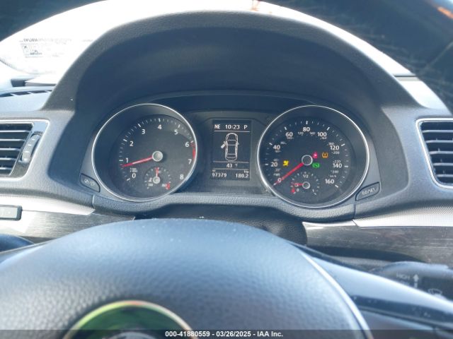 1VWBA7A33JC052324 Volkswagen Passat 2.0t Se