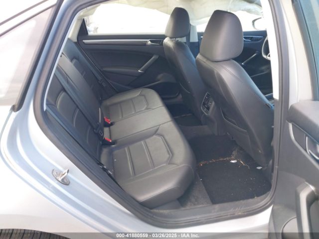 1VWBA7A33JC052324 Volkswagen Passat 2.0t Se