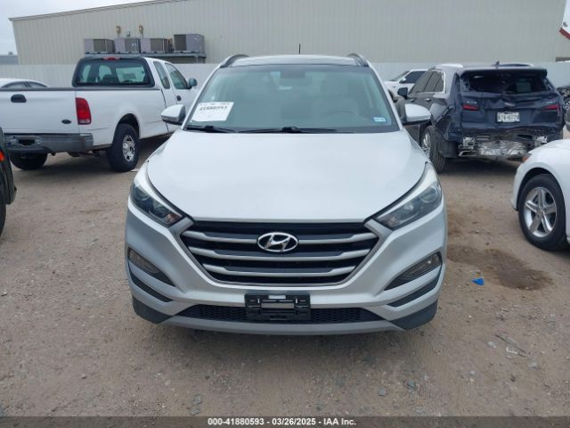 KM8J33A28HU560099 Hyundai Tucson Value