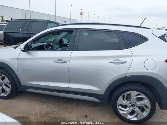 KM8J33A28HU560099 Hyundai Tucson Value