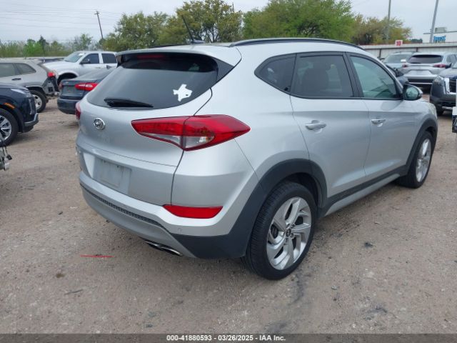KM8J33A28HU560099 Hyundai Tucson Value