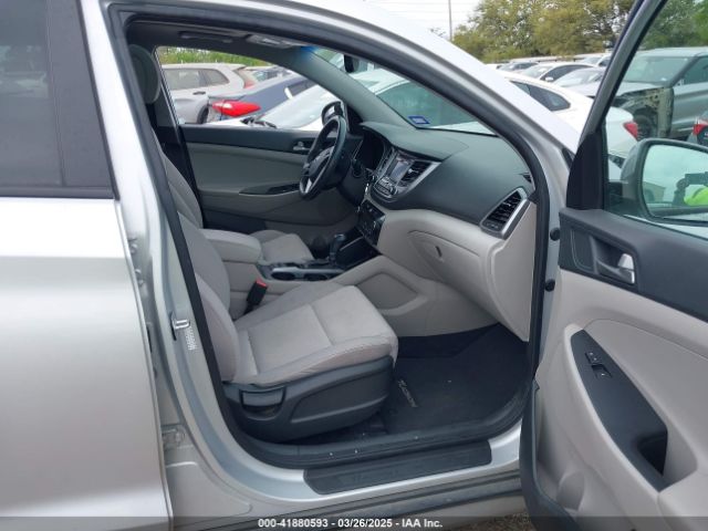 KM8J33A28HU560099 Hyundai Tucson Value