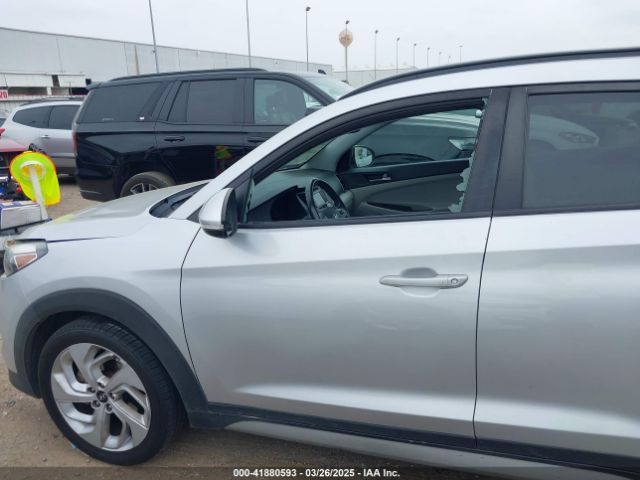 KM8J33A28HU560099 Hyundai Tucson Value