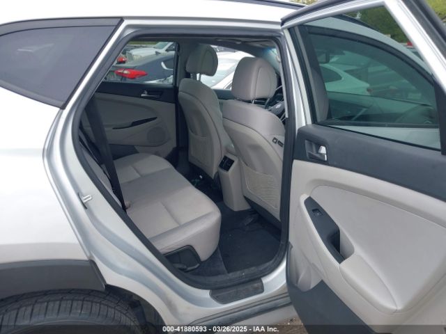 KM8J33A28HU560099 Hyundai Tucson Value