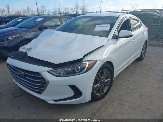 5NPD84LFXJH245586 Hyundai ELANTRA SEL