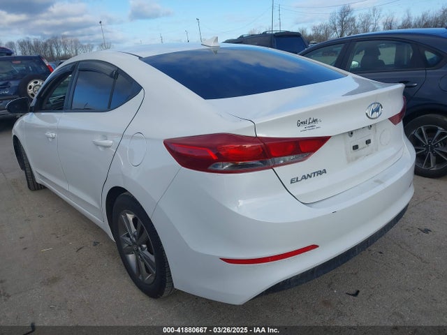 5NPD84LFXJH245586 Hyundai ELANTRA SEL