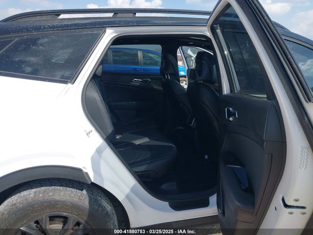 5XYK7CAF7PG023949 KIA Sportage X-pro