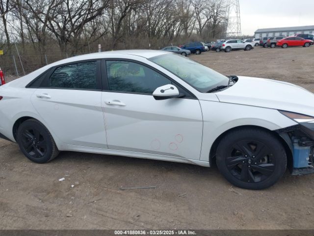 5NPLM4AG7NH054748 Hyundai ELANTRA SEL