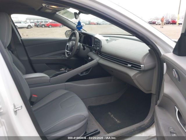 5NPLM4AG7NH054748 Hyundai ELANTRA SEL
