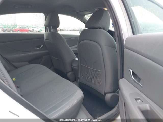 5NPLM4AG7NH054748 Hyundai ELANTRA SEL