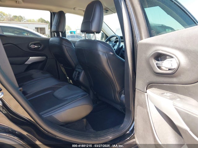 1C4PJMLBXJD585518 Jeep Cherokee Latitude Plus 4x4