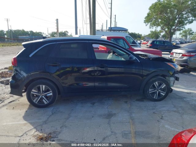 KNDCB3LC2L5422695 KIA Niro Lxs