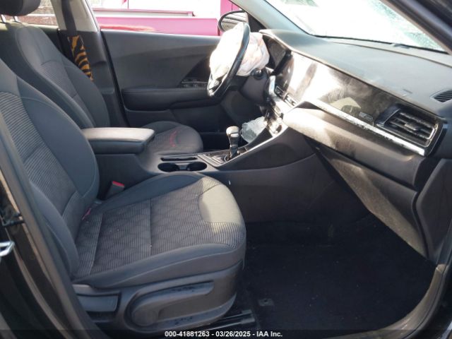 KNDCB3LC2L5422695 KIA Niro Lxs
