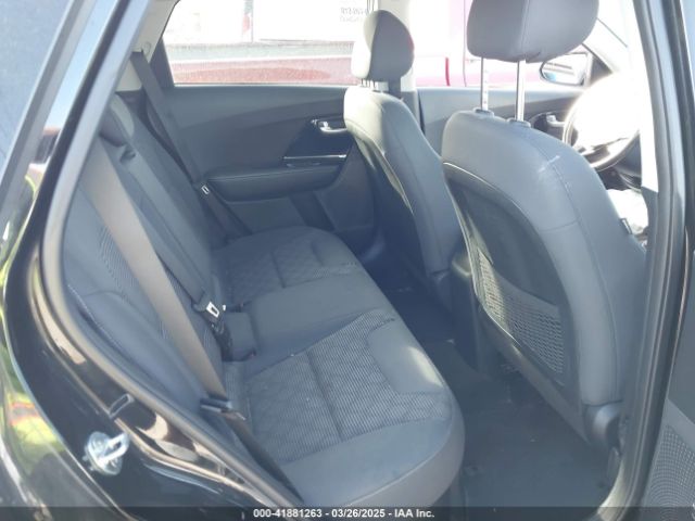 KNDCB3LC2L5422695 KIA Niro Lxs