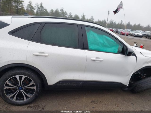 1FMCU9G61NUB07019 Ford ESCAPE SE