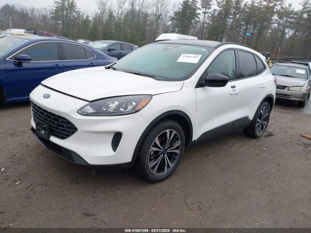 1FMCU9G61NUB07019 Ford ESCAPE SE