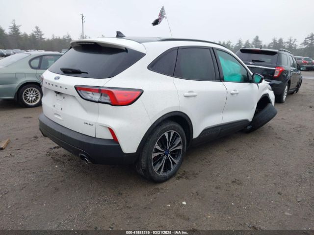 1FMCU9G61NUB07019 Ford ESCAPE SE