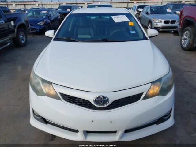 4T1BF1FK1EU802784 Toyota CAMRY SE