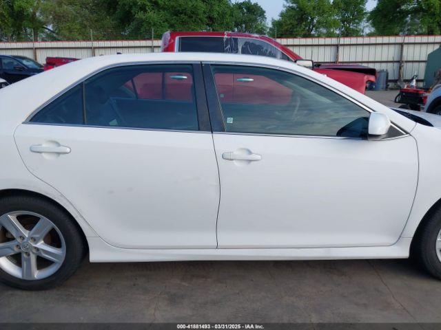 4T1BF1FK1EU802784 Toyota CAMRY SE
