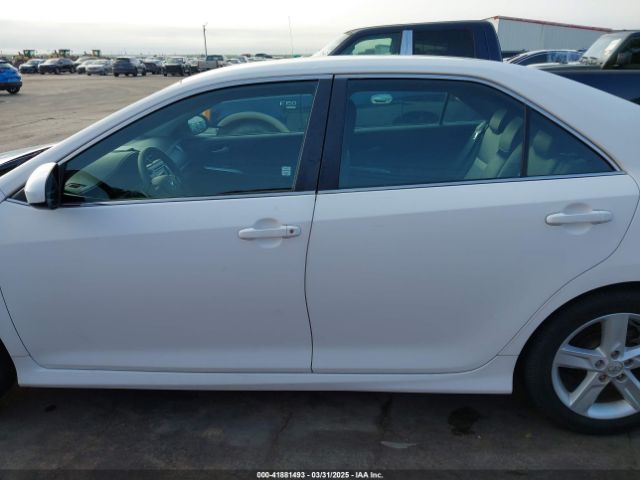 4T1BF1FK1EU802784 Toyota CAMRY SE