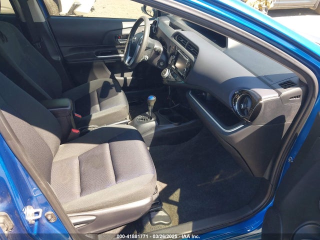 JTDKDTB37G1117861 Toyota Prius C Two