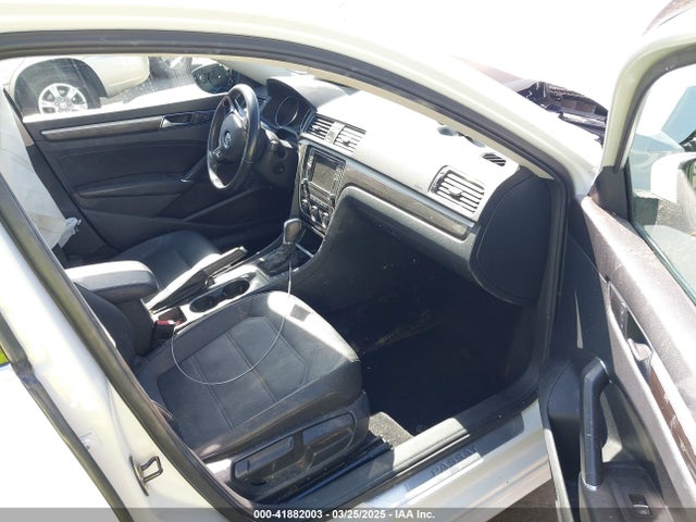 1VWGT7A30HC053652 Volkswagen Passat 1.8t Se