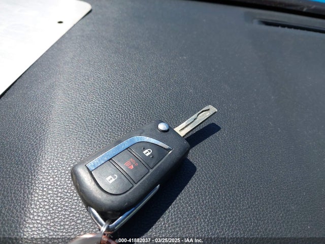 JTMK1RFV6KD035067 Toyota RAV4 LE