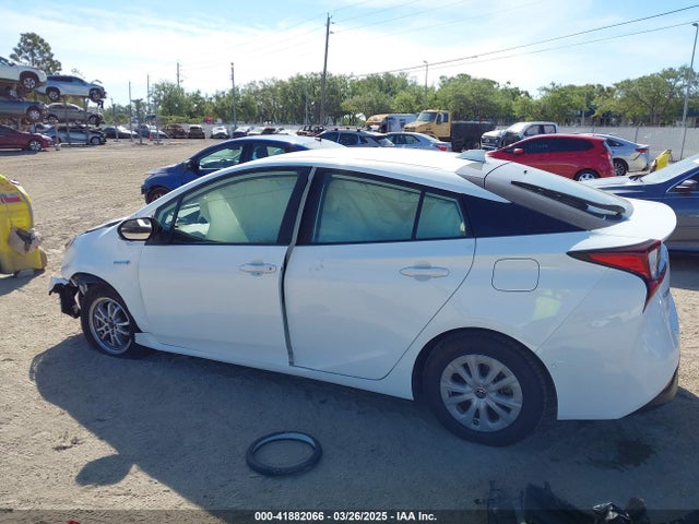 JTDKAMFU2M3147562 Toyota Prius Le