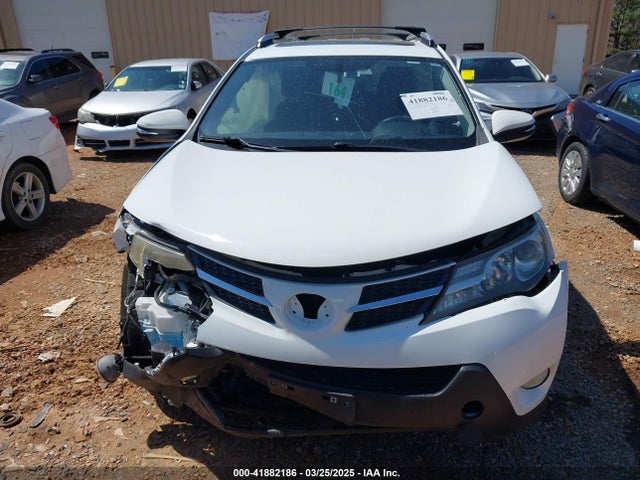 JTMRFREV7FJ038620 Toyota Rav4 Xle