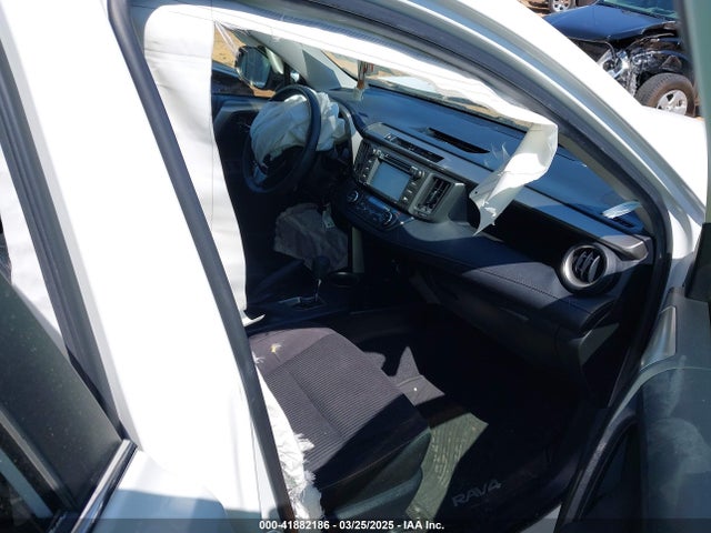 JTMRFREV7FJ038620 Toyota Rav4 Xle