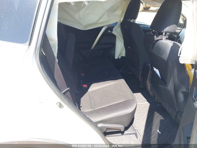 JTMRFREV7FJ038620 Toyota Rav4 Xle