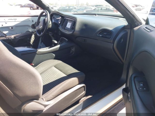 2C3CDZAG1FH821182 Dodge Challenger Sxt