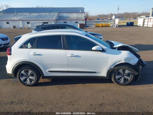 KNDCB3LCXL5370202 KIA NIRO LX