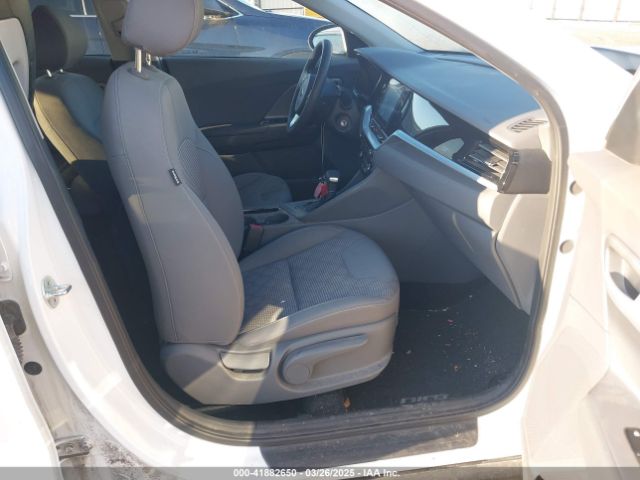 KNDCB3LCXL5370202 KIA NIRO LX