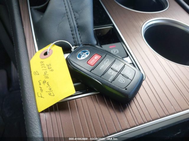 5TDYRKEC6NS096521 Toyota SIENNA XLE
