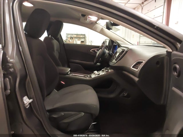Chrysler 200 Limited 2015 1C3CCCAB0FN607876 Image 5