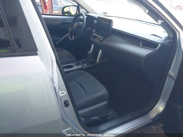 7MUBAABG9PV054710 Toyota Corolla Cross Le