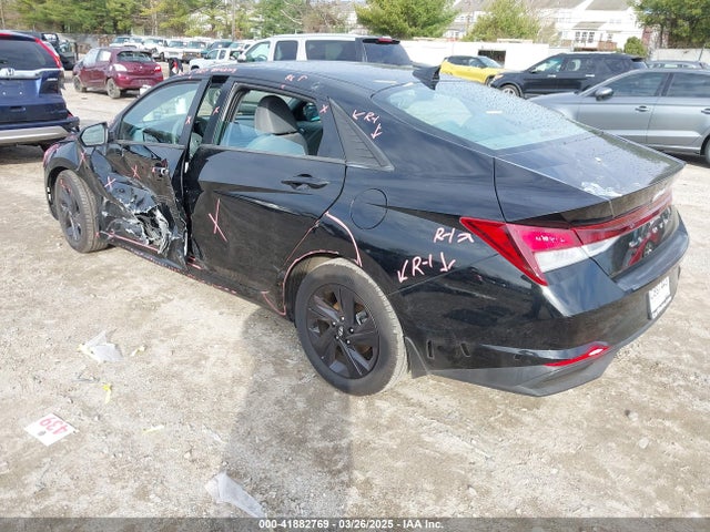 5NPLS4AG0NH076385 Hyundai ELANTRA SEL